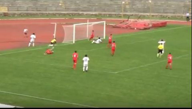 ПРОМАШАЈ СЕЗОНЕ СТИЖЕ ИЗ СРБИЈЕ: Како ово није завршило у голу? (ВИДЕО)