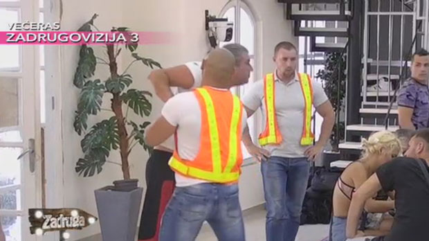 Побацао сав новац по дневној соби