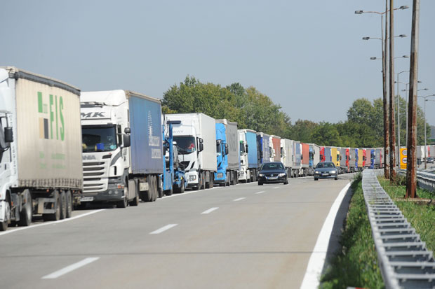Колоне дуге 10 км на граници: Најмање 150 возача из БиХ било блокирано у Италији
