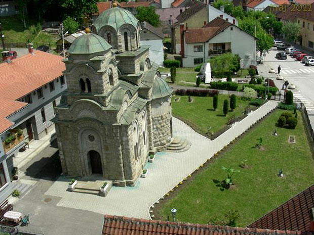 Љубовија: Хоће да изместе гробове из порте