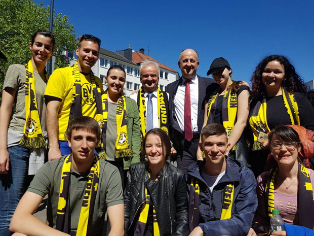 Пријатељсвом до сарадње