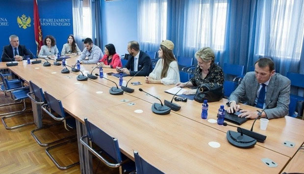 Судовима прети блокада