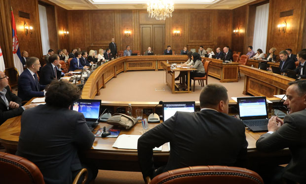 Брнабић: КиМ најважнија тема, реконструкција може да чека