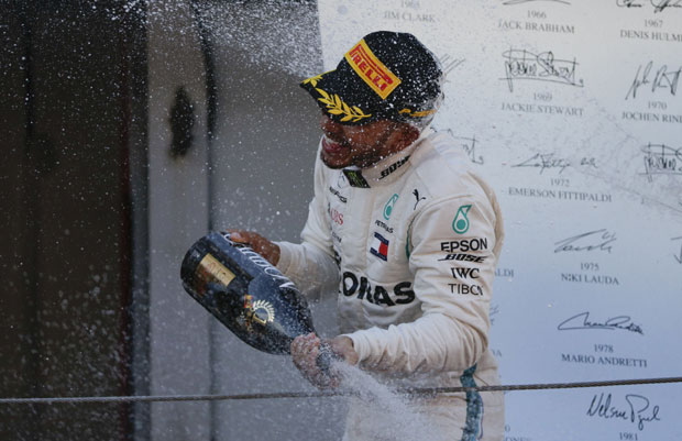 УБЕДЉИВА ПОБЕДА: Хамилтон се поиграва на стази