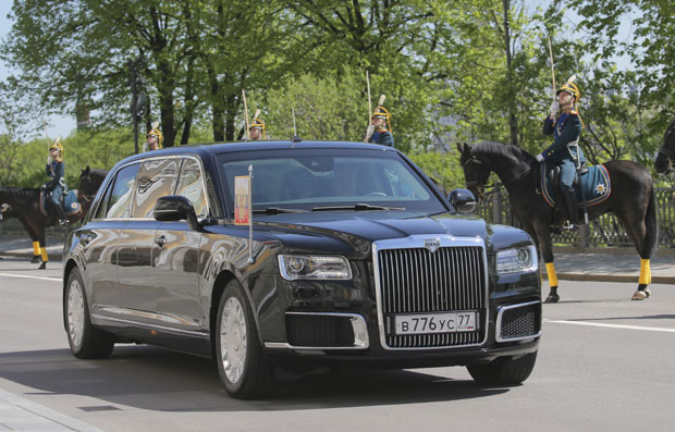 ЧИЈА ЈЕ ЗВЕР БОЉА? Поређење Путинове и Трампове лимузине