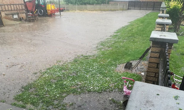 Невреме праћено градом у околини Ковина