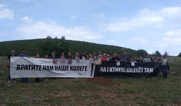 Плоча отетим колегама, седми чин