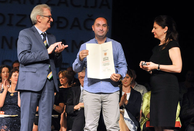 Златна значка Љубеновићу