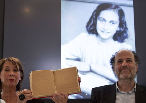 Научници успели да протумаче две скривене стране дневника Ане Франк(ФОТО)