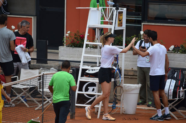 И ЂОКОВИЋ СПАРИНГОВАО СА ШАРАПОВОМ: Даме некад ударају јаче од момака