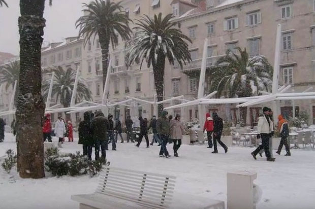 Снег пао изнад Макарске