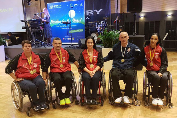 Девет одличја сва три сјаја