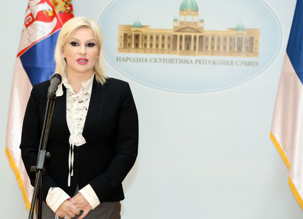 СКУПШТИНА СРБИЈЕ: Зна ли Зорана да направи гибаницу?