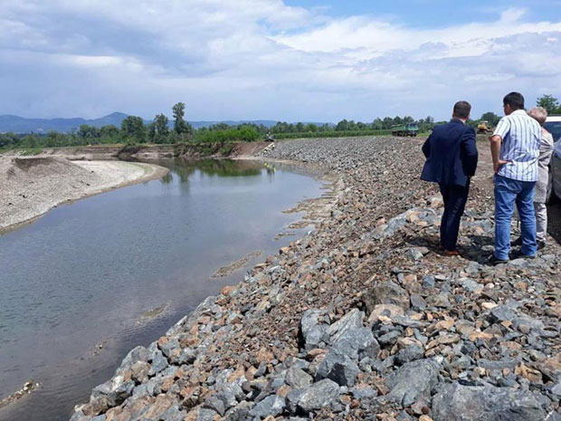 Насип у Заблаћу штити оранице