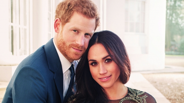 ФИНАЛНЕ ПРИПРЕМЕ ЗА КРАЉЕВСКО ВЕНЧАЊЕ: Где ће Меган и Хари провести ноћ уочи краљевског венчања?; Стигла и младина мајка (ФОТО+ВИДЕО)