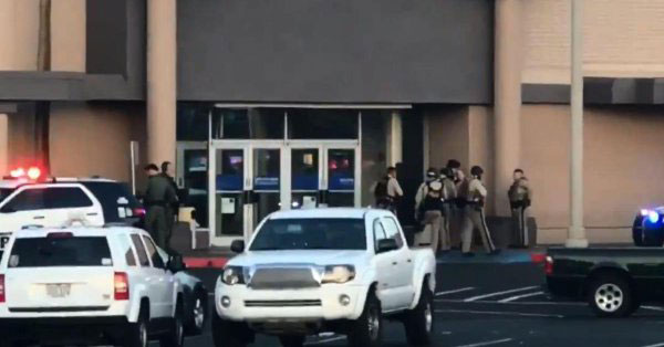 ПАНИКА У ЛАС ВЕГАСУ: Евакуисан тржни центар због маскираног мушкарца са пушком