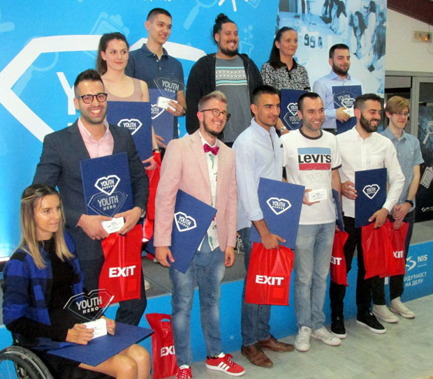 Млади хероји за понос
