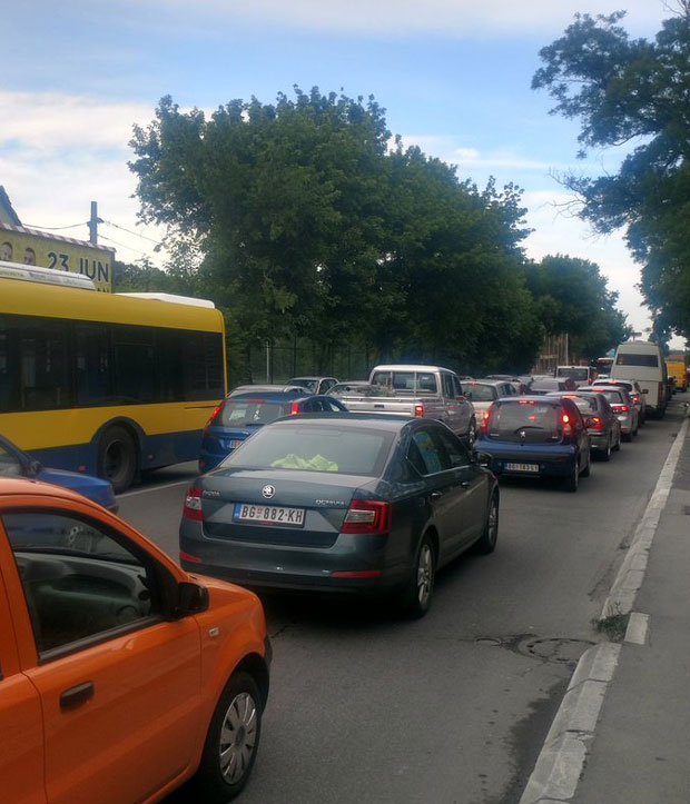 ЦЕО БЕОГРАД БЛОКИРАН: Гужве у целом граду, најкритичније на Новом Београду