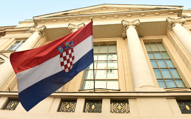 ОПОЗИЦИЈА “ОПЛЕЛА” ПО КОЛИНДИ: Председница је ходајући скандал