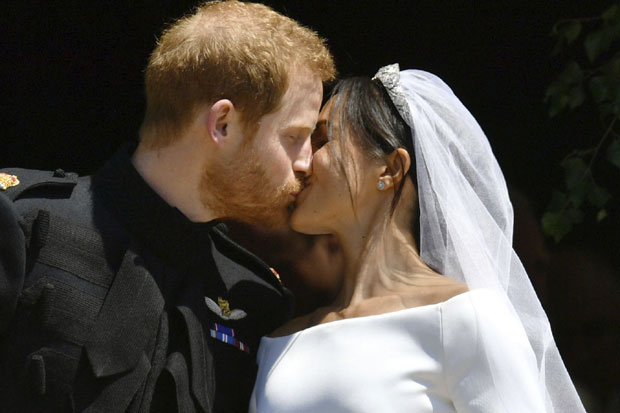 Меган и Хари се венчали, младенци пресрећни, пољубац пред капелом одушевио све (ФОТО+ВИДЕО)
