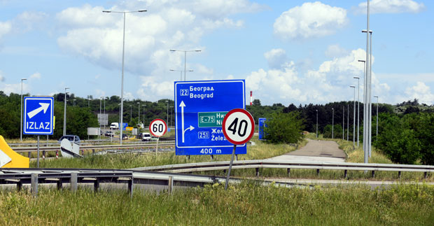 Касне радови на петљи Петлово брдо