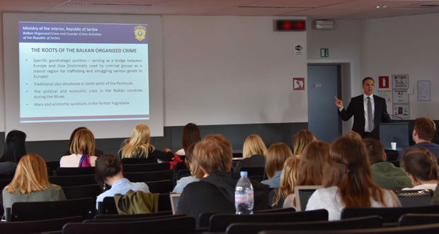 Тероризам и криминал су у веома блиској вези