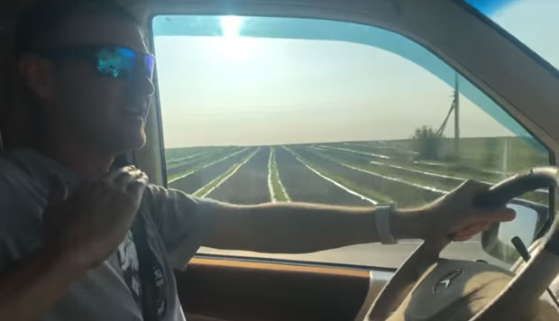 БЛОГЕРУ СЛЕДИ КАЗНА: Украјинци, мост није на надувавање, он је стваран! (ВИДЕО)