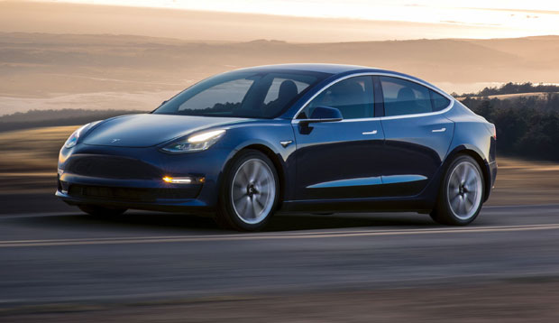 BMW саветује Теслу – људи су кључни, не машине