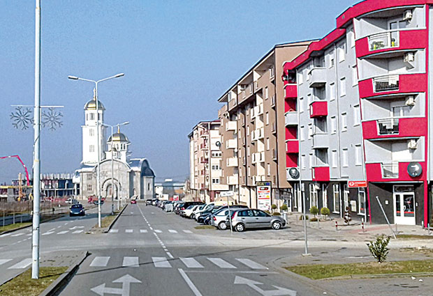 Новац са икона поделио свештенике