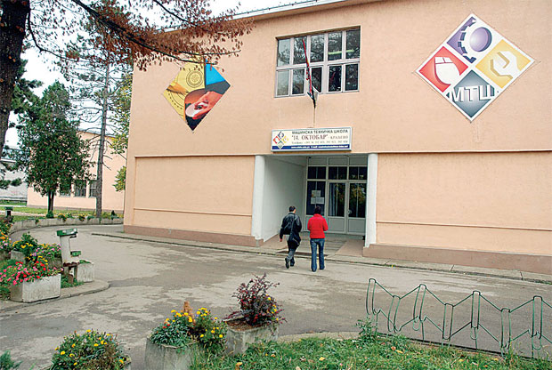 Краљево: Школују кројаче за Турке