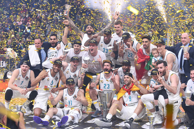 КРАЉЕВСКИ КЛУБ СВРГНУО ФЕНЕРБАХЧЕ СА ТРОНА: Реал украо Жељков сан