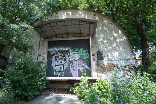 Црвени крст: Две ручне бомбе нађене код БДП; Ћустић: Пас пронашао експлозивне направе (ФОТО)