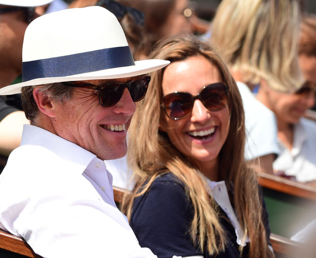 Хју Грант са 57 година се жени први пут