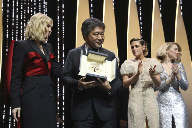 “НОВОСТИ” ИЗ КАНА: Палме у мировној мисији