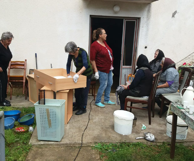 ЗАПАЉЕНА СРПСКА КУЋА И ШТАЛА; ЋЕРКА ПОВРАТНИКА ОГОРЧЕНА: Мој отац није губио наду, стицао је све са 10 прстију, а сад живи у страху
