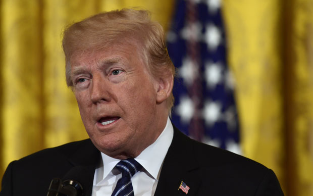 Трамп одбија заштићен телефон