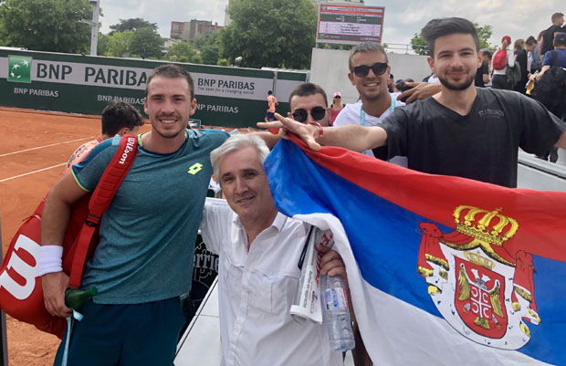 Српски навијачи почели да се окупљају на Ролан Гаросу: У ишчекивању Ђоковића