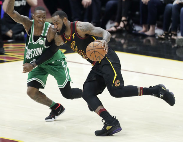 Кливленд стигао до 2:2, Џејмс доминирао и поставио рекорд