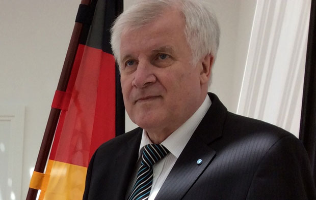 СКАНДАЛ У НЕМАЧКОЈ: Више од 1.000 миграната добило азил иако нису испуњавали услове?