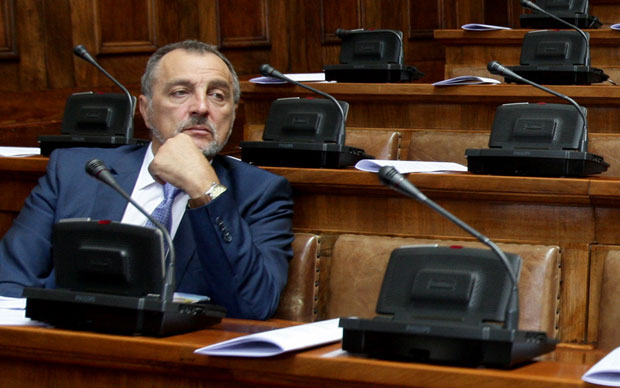 Шпијунка: Живковићев пех са ајкулом