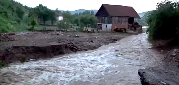 НЕВРЕМЕ У КУРШУМЛИЈИ: Путеви непроходни, вишемилионска штета (ВИДЕО)