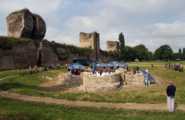 НАЗИРЕ СЕ РЕШЕЊЕ ВЕКОВНЕ МИСТЕРИЈЕ: Смедеревска тврђава крије гроб Ђурђа Бранковића?