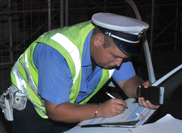 И ПОЛИЦИЈА БИЛА У ЧУДУ: Пензионисани контролор летења због пијанства завршио у затвору