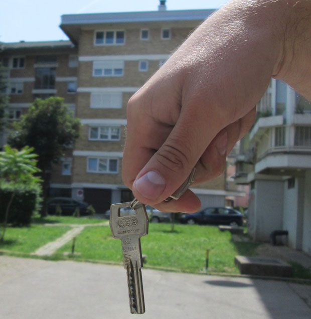 Сину незаконито набацио стан?