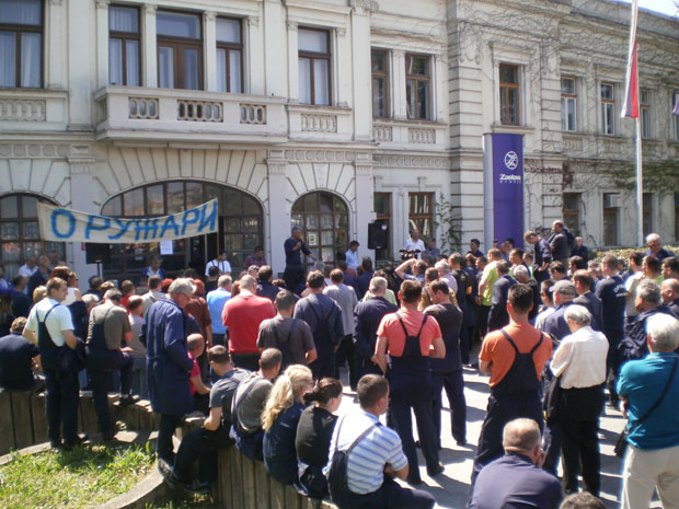 ШТРАЈК У ЗАСТАВИНОЈ ФАБРИЦИ: Оружари траже помоћ од државе