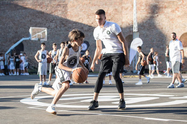 Велики Богдан за мале другаре