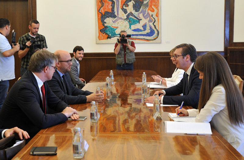 Вучић и посланик Бундестага: Неопходно јачање владавине права