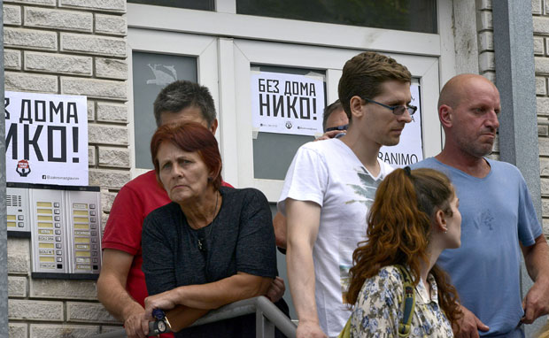 ОДЛОЖЕНО ПРИНУДНО ИСЕЉЕЊЕ: Извршитељи покушали да иселе Мирјану, спречио их зазидан улаз у стан