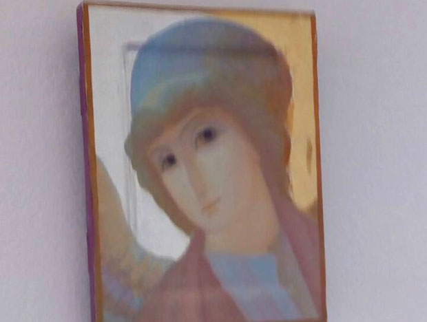 Шпијунка: Нелу штити икона