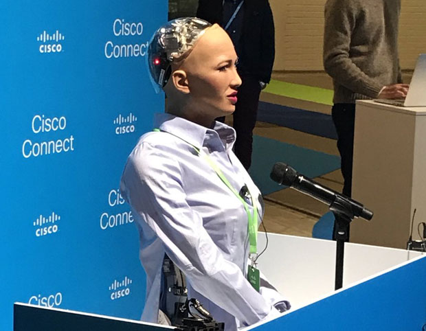 Истакнути роботичар: Андроиди ће до 2045. склапати бракове, служити у војсци и поседовати земљу